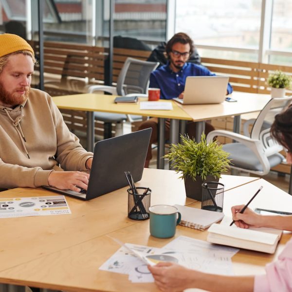 managers-in-coworking-space-2025-03-18-22-10-55-utc-1.jpg