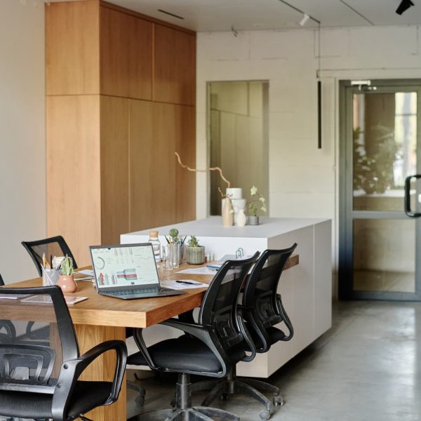 spacious-light-office-2025-02-11-09-31-00-utc-1.jpg